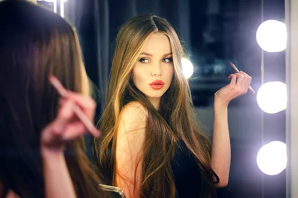 Beautiful young women's occasional look.